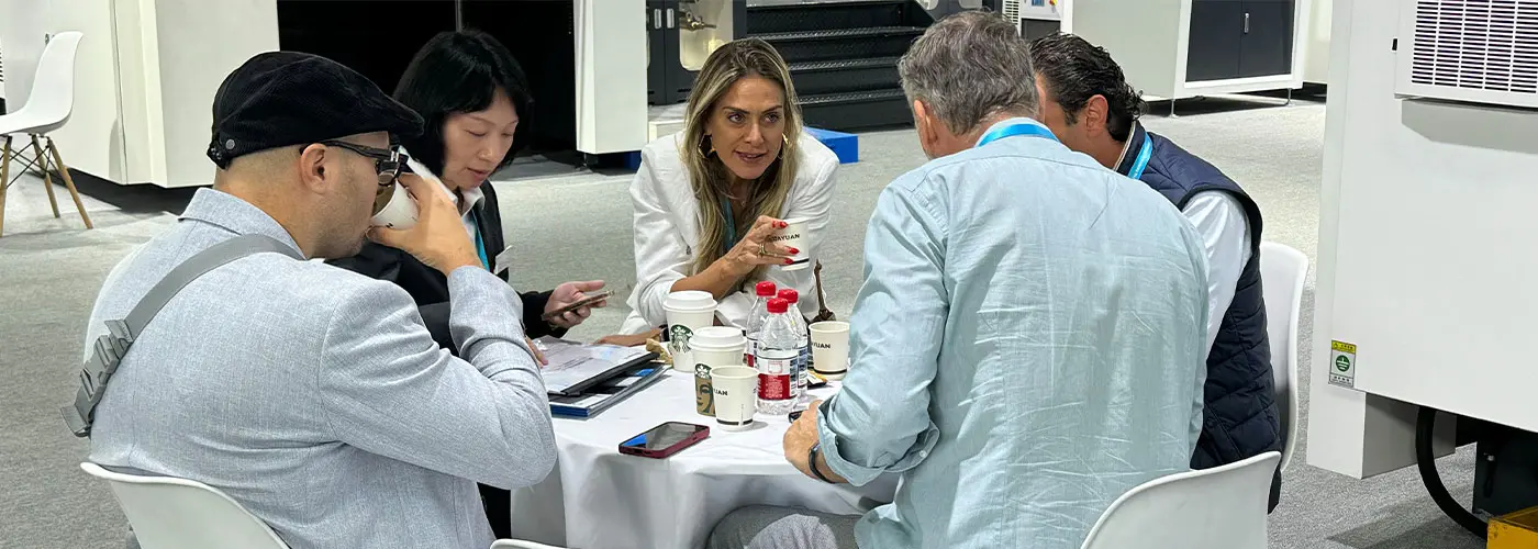 Dayuan team discussing business with international clients at an exhibition booth