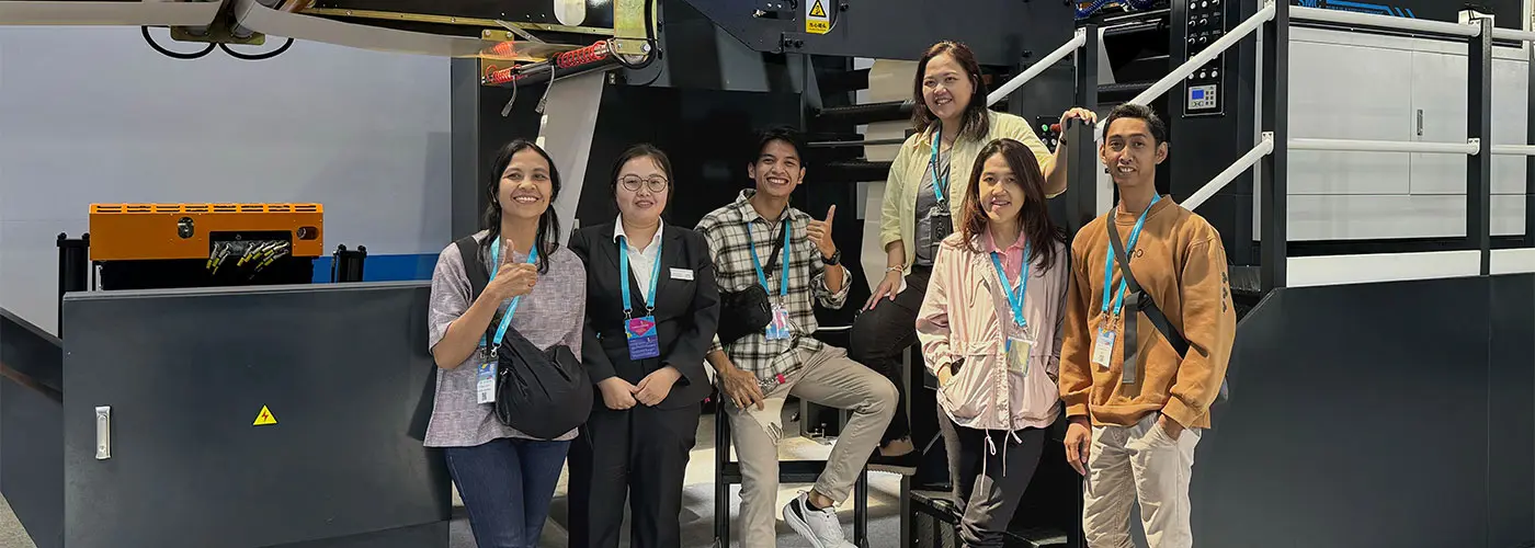 Happy clients taking photos with Dayuan team at exhibition booth