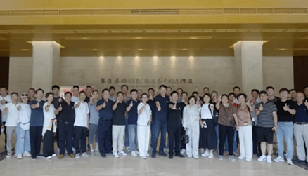 Group photo of printing industry delegation at factory