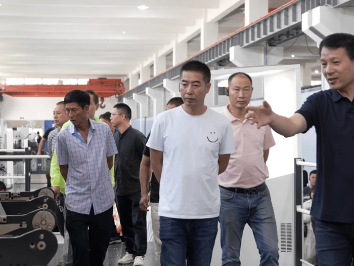 Ningbo Printing Association delegation inspecting Zhejiang Dayuan Machinery factory